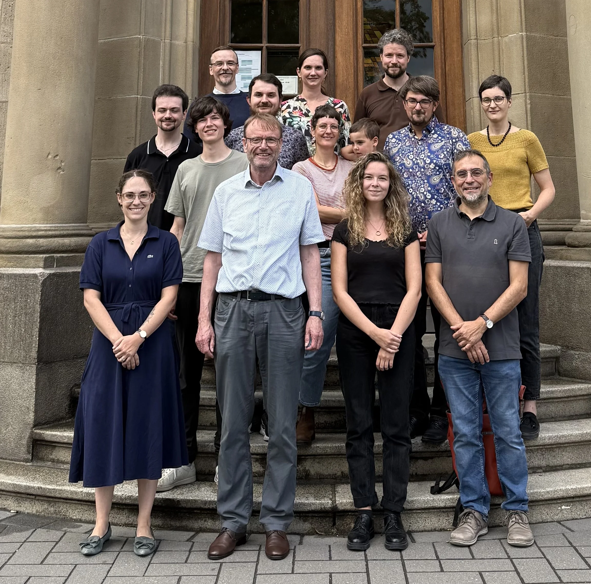 Gruppenfoto letzter Arbeitstag Becher